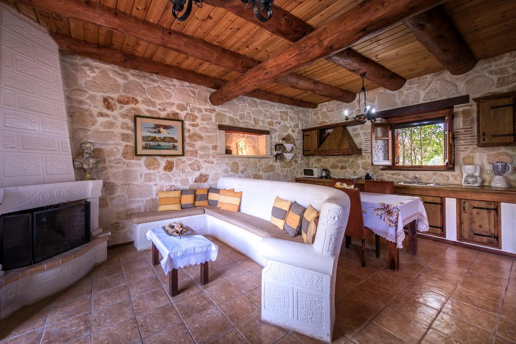Hostal Ktima Kourou Plános Habitación foto