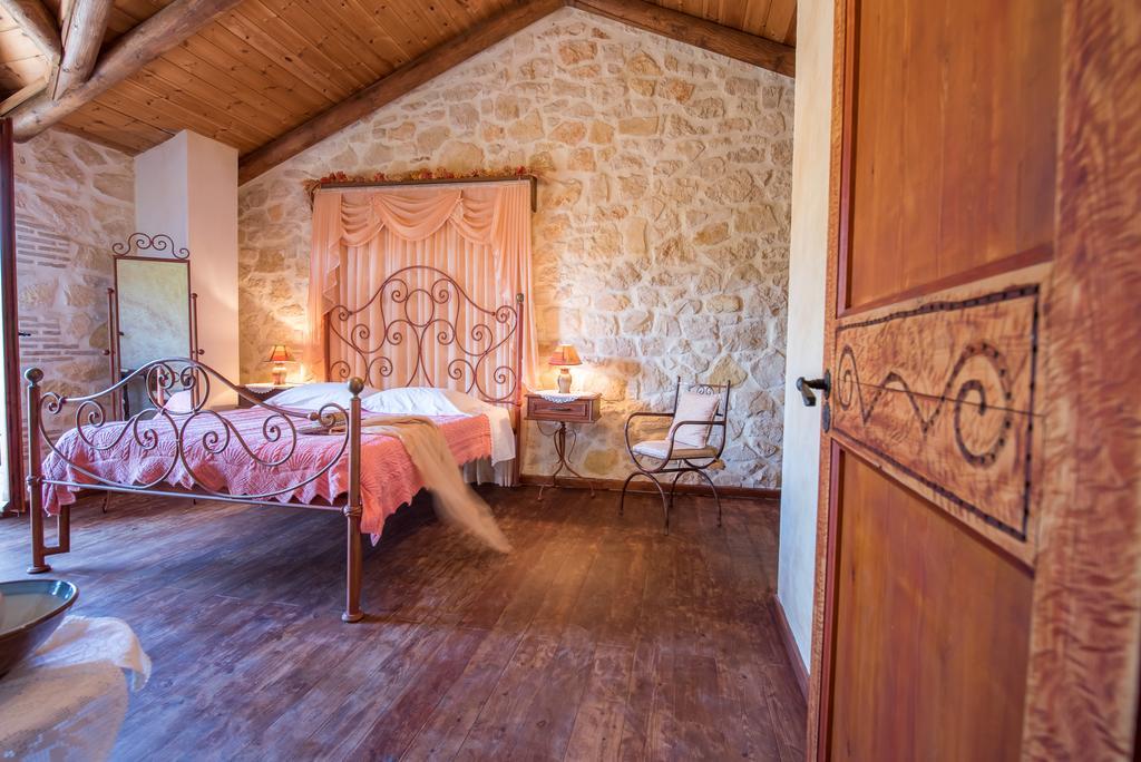 Hostal Ktima Kourou Plános Habitación foto