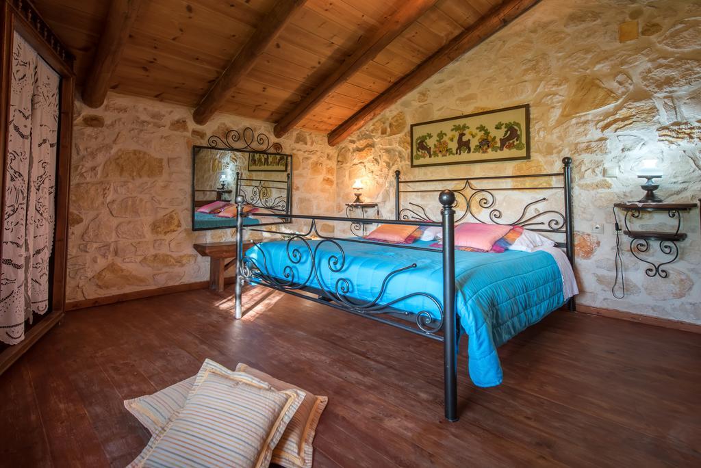 Hostal Ktima Kourou Plános Habitación foto