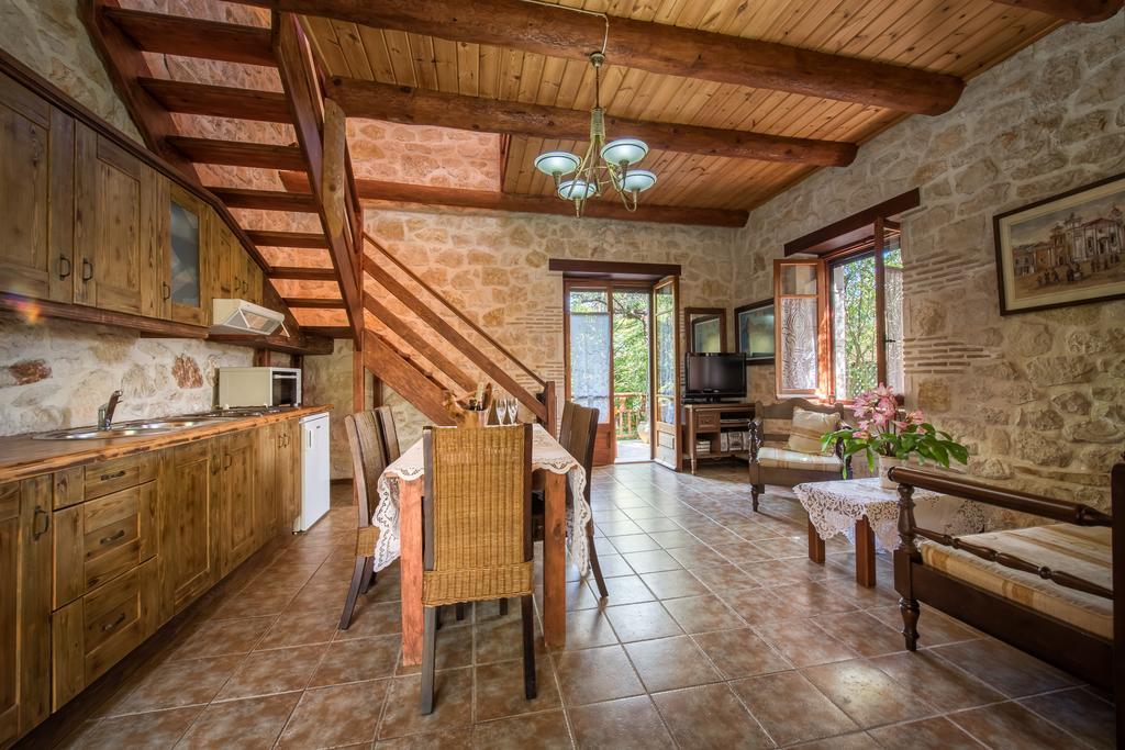 Hostal Ktima Kourou Plános Habitación foto
